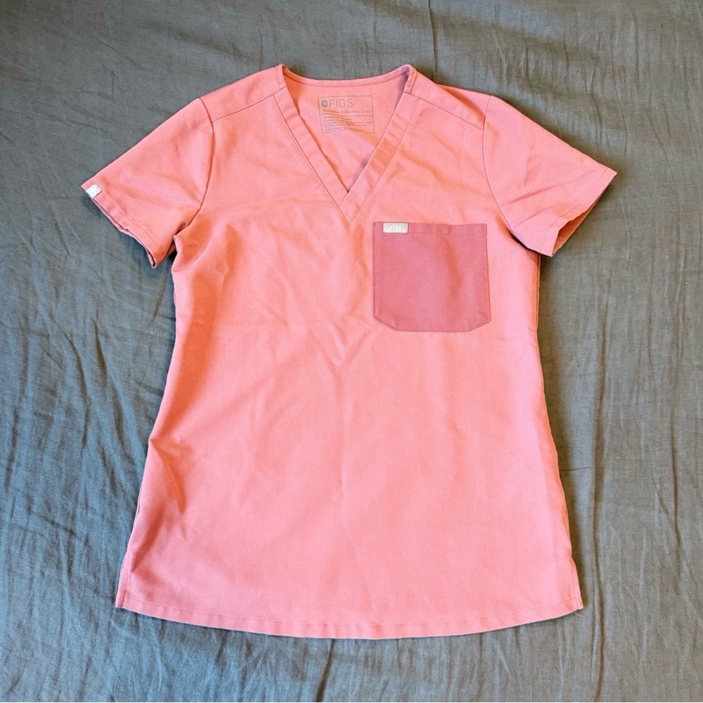 FIGS Catarina Contrast One-Pocket Scrub Top Mauve/Dark Mauve Size XXS Petite